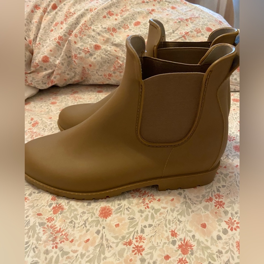 Old Navy rain boots